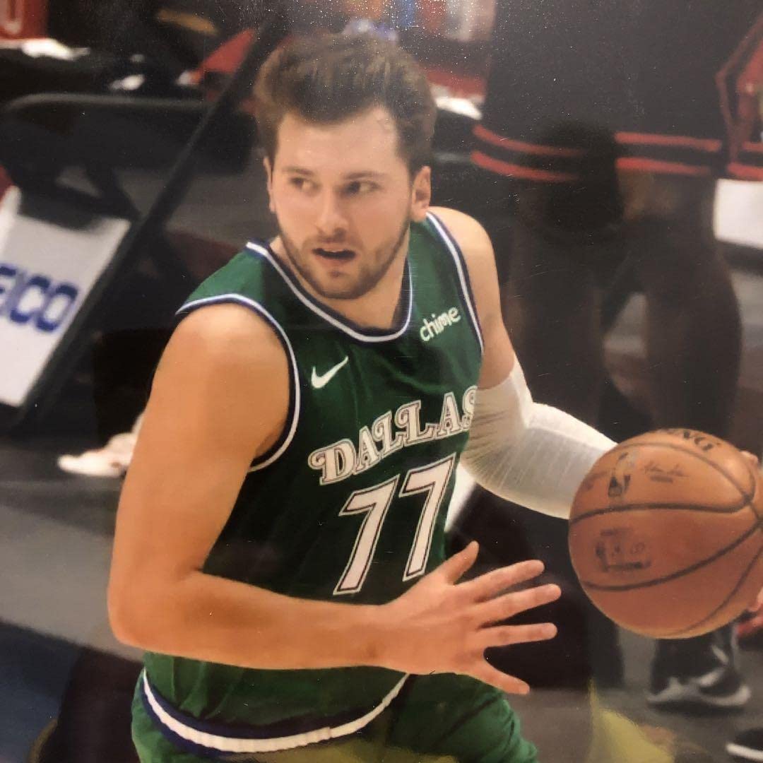 Amazon.co.jp: NBA ルカドンチッチ 直筆サイン : おもちゃ